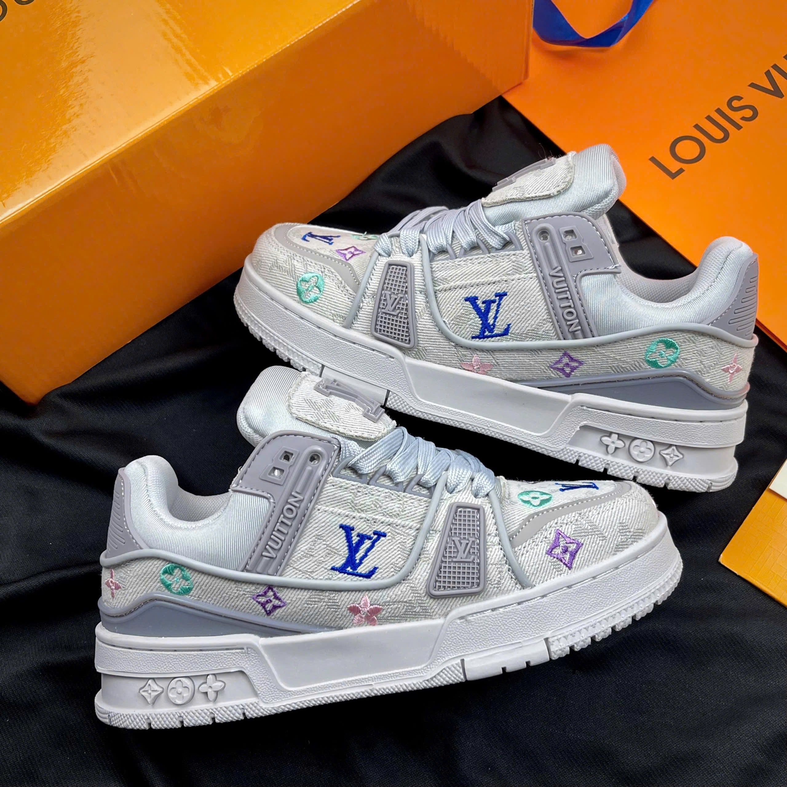 LOUIS VUITTON TRANER